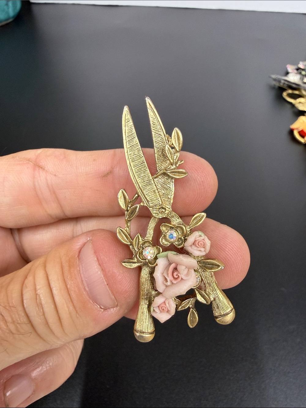 Vintage-Inspired Pink Rose Scissor Brooch - Gold Tone Floral Jewelry